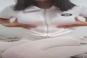 学生不好好读书下海私拍给金主包养  背景图片