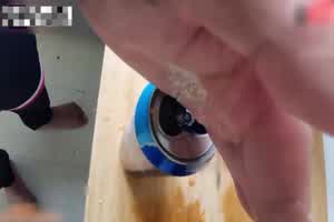 人间鬼父喂闺女吃春瑶乱伦初中萝莉女儿！  背景图片