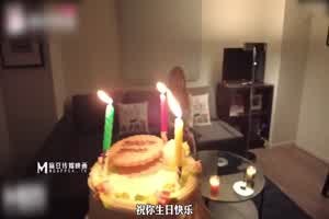 兔子先生 父亲节迷奸巨乳女儿 给爸爸最好的礼物  背景图片