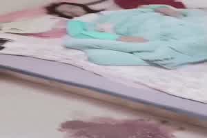 【真实路人捡尸】醉酒少女吐一地也没被大哥嫌弃直接啪啪舌吻！真实有味道！  背景图片