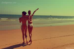 网红 lonelymeow与闺蜜度假艳遇  背景图片