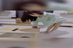 清纯系闷骚屁股诱惑  背景图片