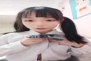 可爱双马尾主播反差感音嗓穿着学生制服自慰  背景图片