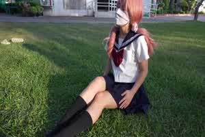 原创 樱花小猫 一日女友体验，她穿着日本制服被我中出  背景图片