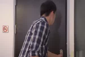 国产麻豆女模特和摄影师在拍摄中做爱  背景图片