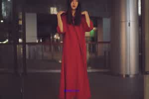 网红女神『qinweiyingjie』天使最美嫩模购物商场全裸私拍艺术  背景图片