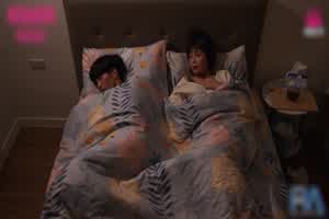 放荡媳妇淫药治病 淫水画出骑乘高潮  背景图片