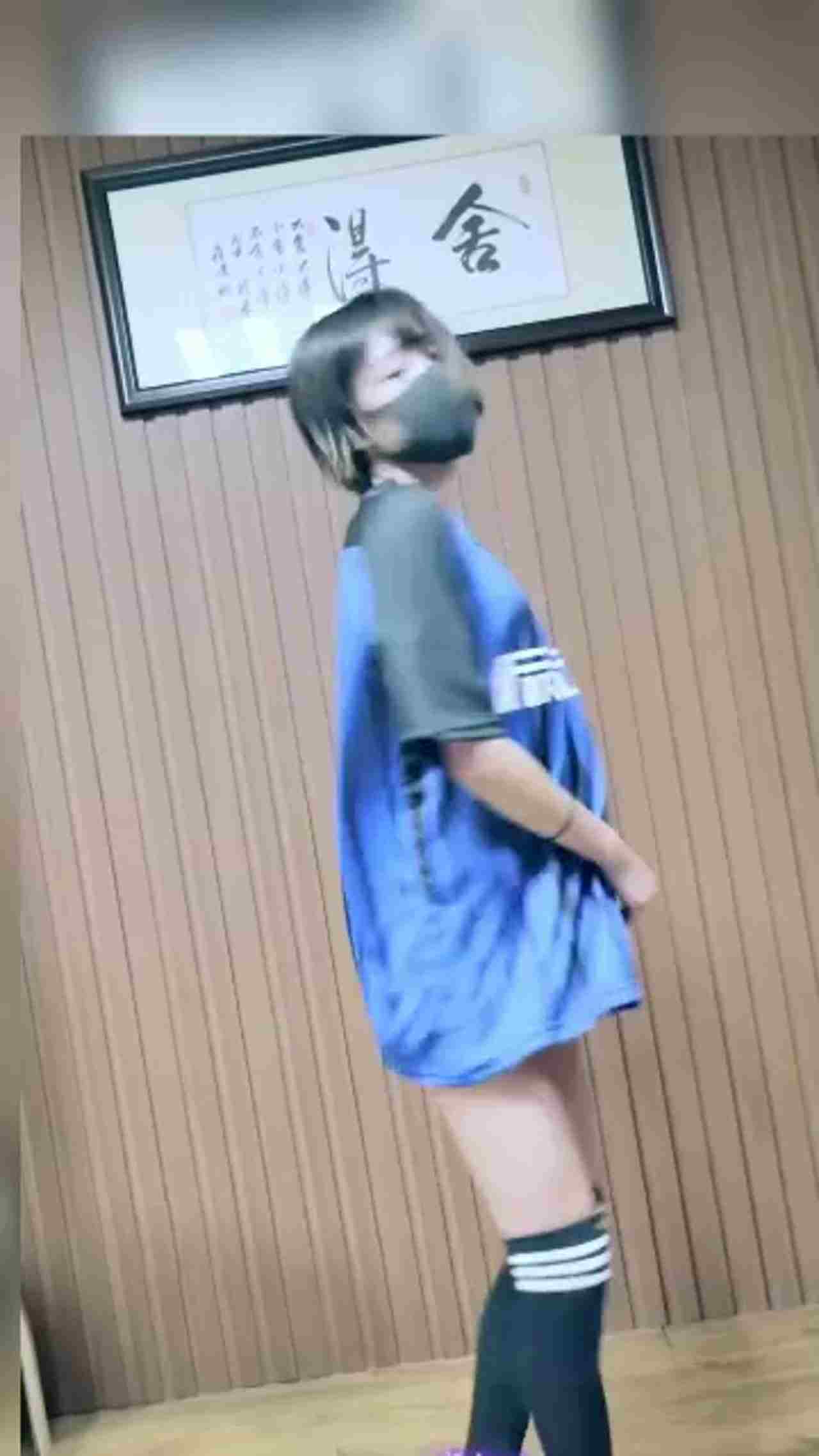  抖音网红舍得妹钰儿极品苗条身材，脱衣全裸抖音劲歌热舞6 的剧照2