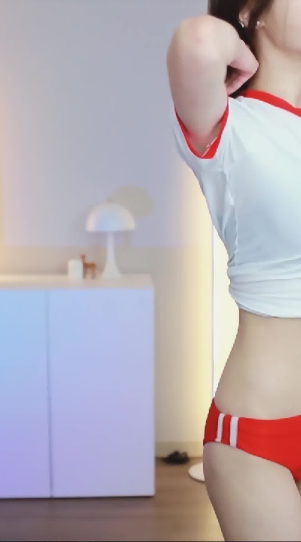  afreecaTV 极品身材韩国主播大跳性感舞 的剧照2