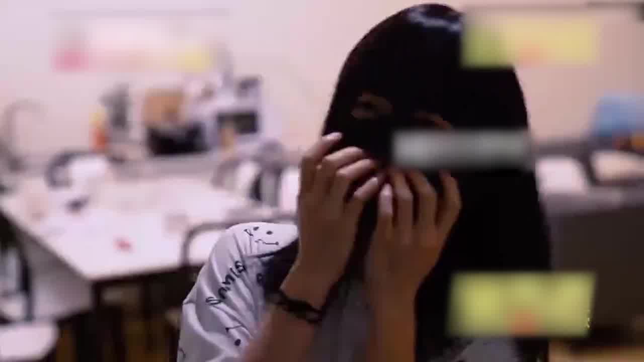  【深夜精腥秀】突袭女优家 女神特制爱液色拉 的剧照8