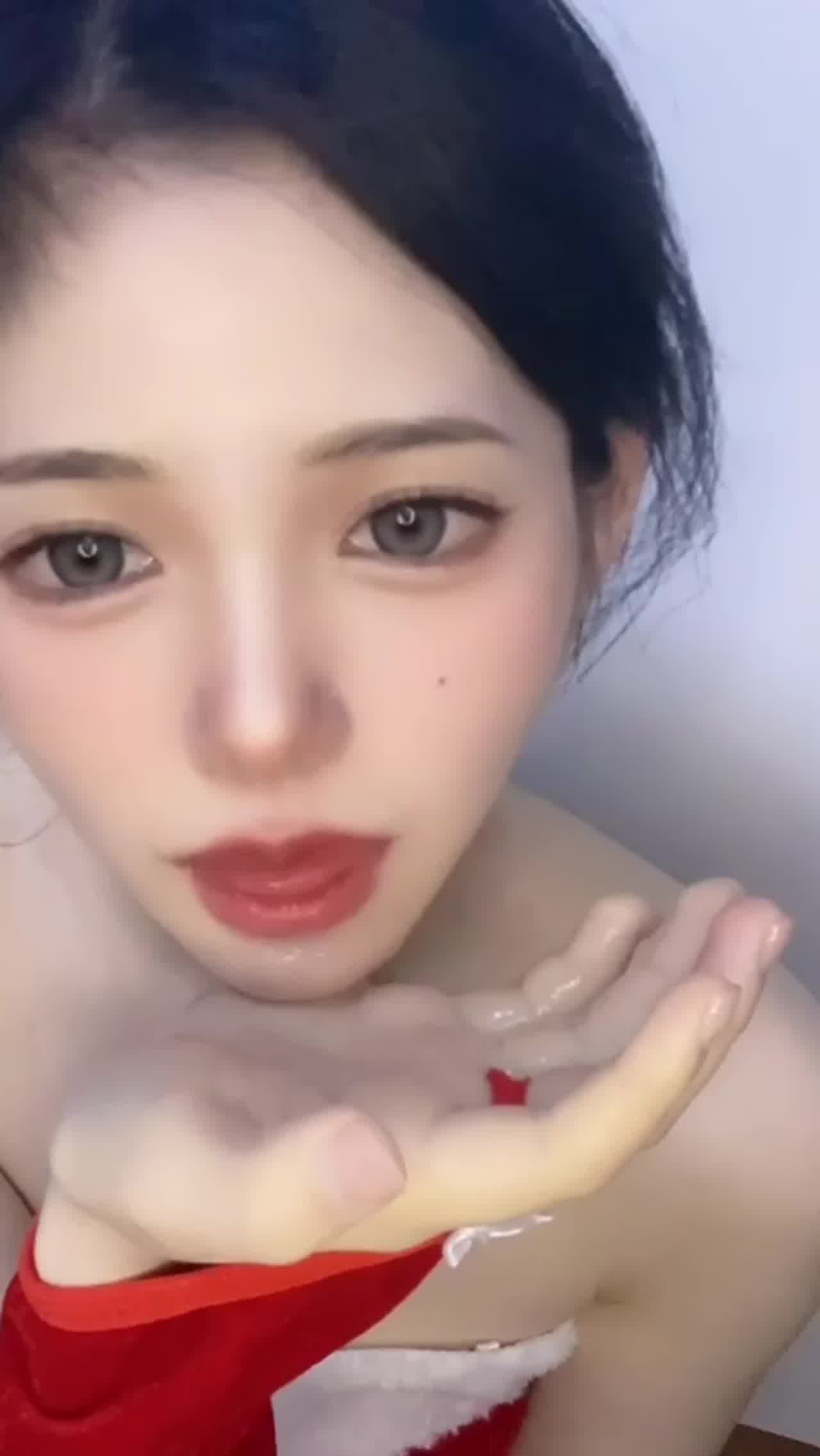  【网红黑料】昔日萝莉女神网红翻车_给榜一大哥的福利视频被流出 的剧照9