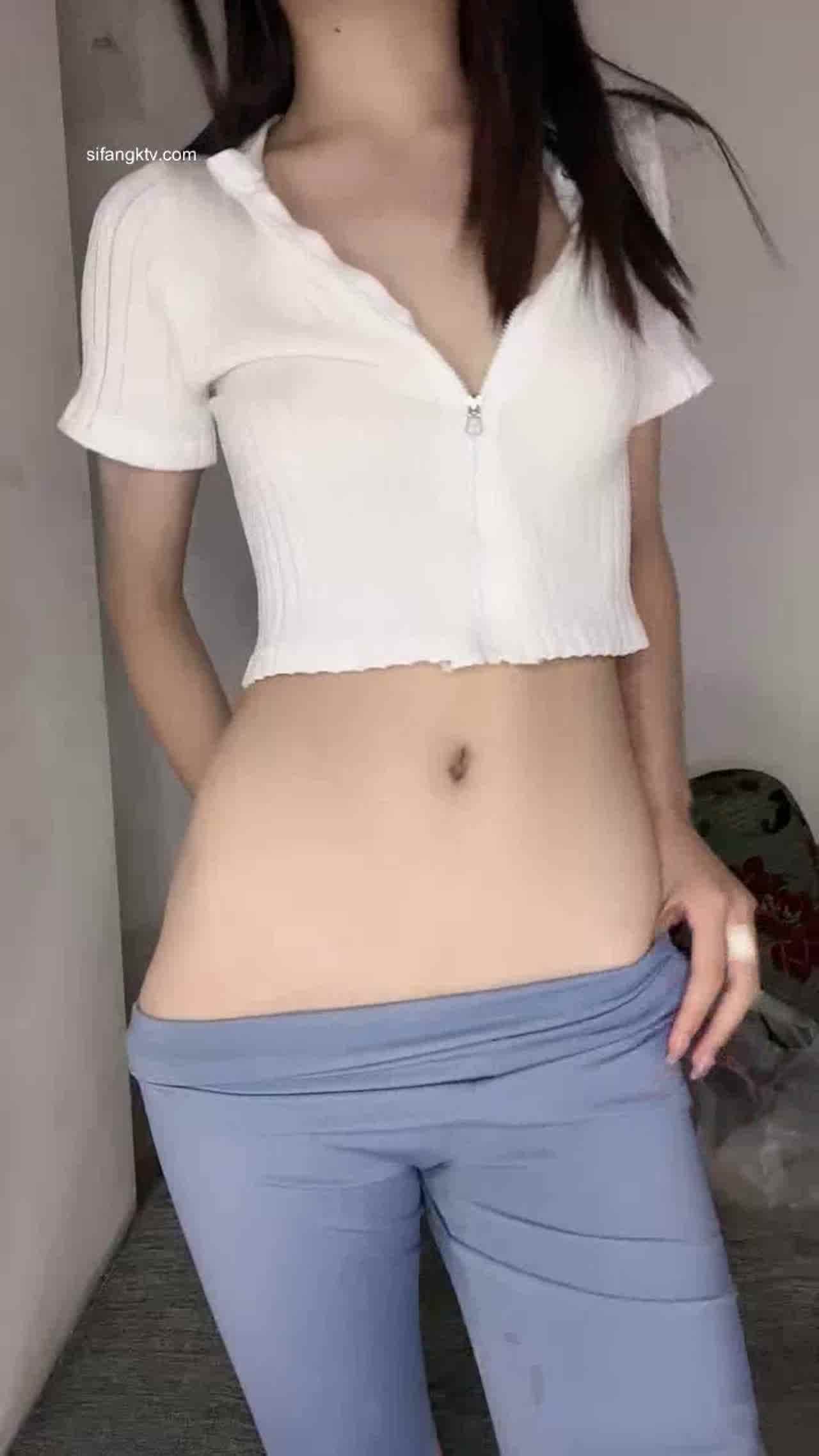  顶级身材女主播喷水福利都有 叫你们赶快去充值阿 的剧照5