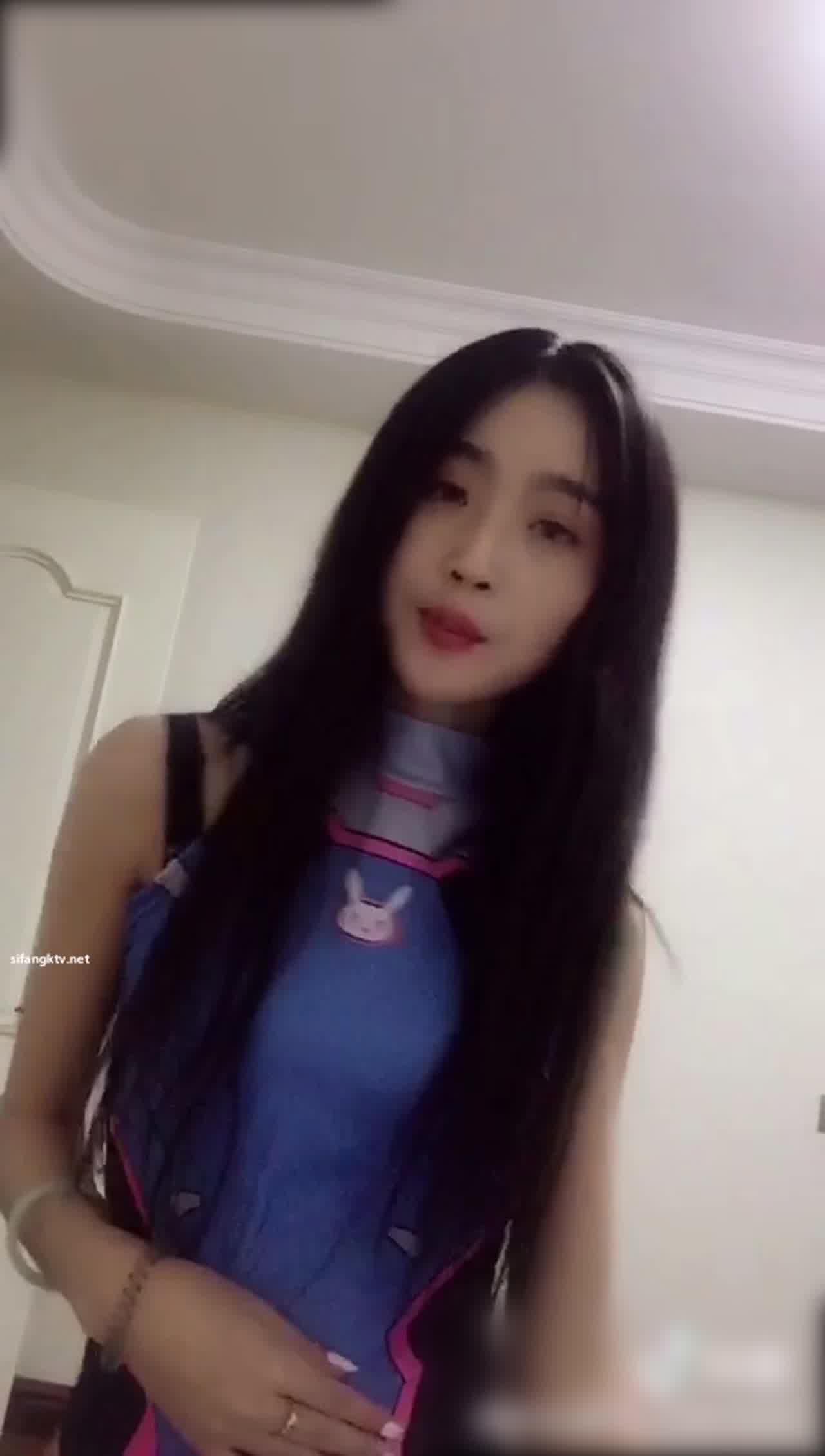  神似赖美云火箭少女成员 骚货扭动露出流出 的剧照2