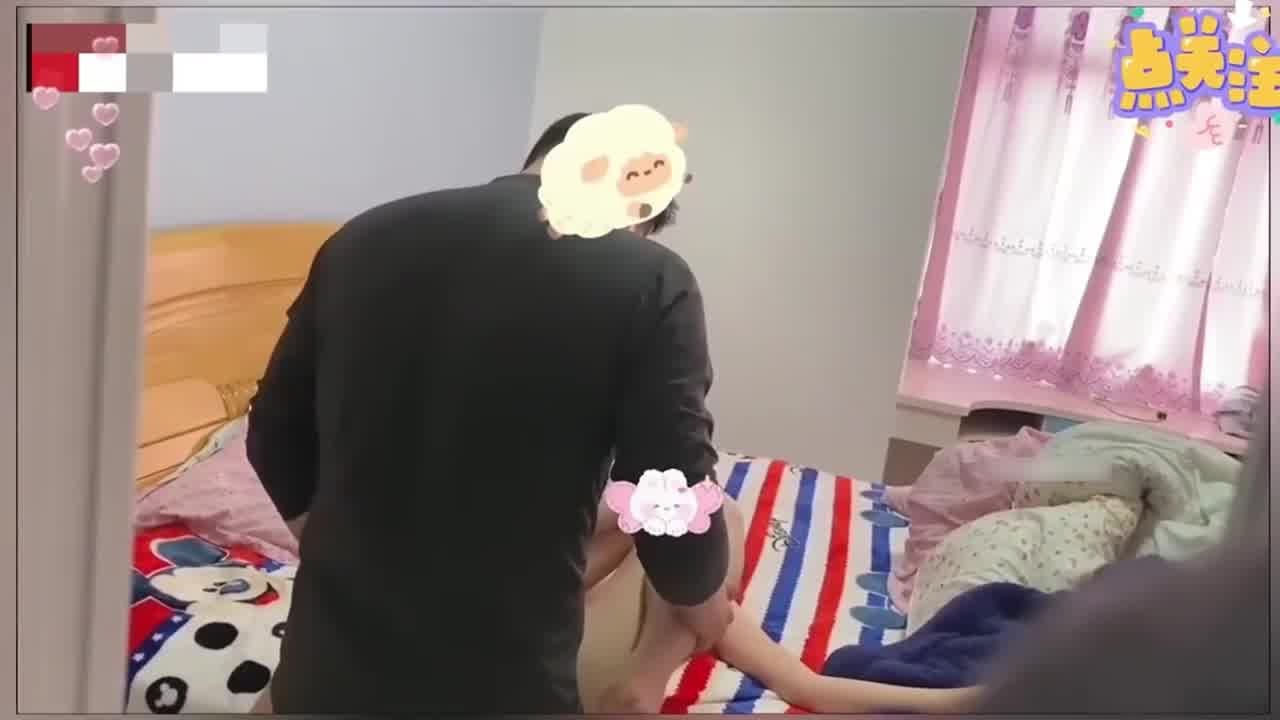  真实父女乱伦-强迫睡觉的女儿 各种骚话强迫女儿操逼，最后射身上！突破世俗的枷锁 精彩对白 的剧照4