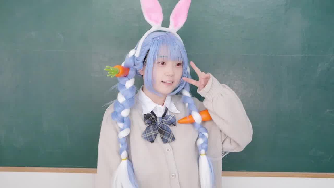  兔田佩克拉 萝利COS反差爱爱 的剧照5