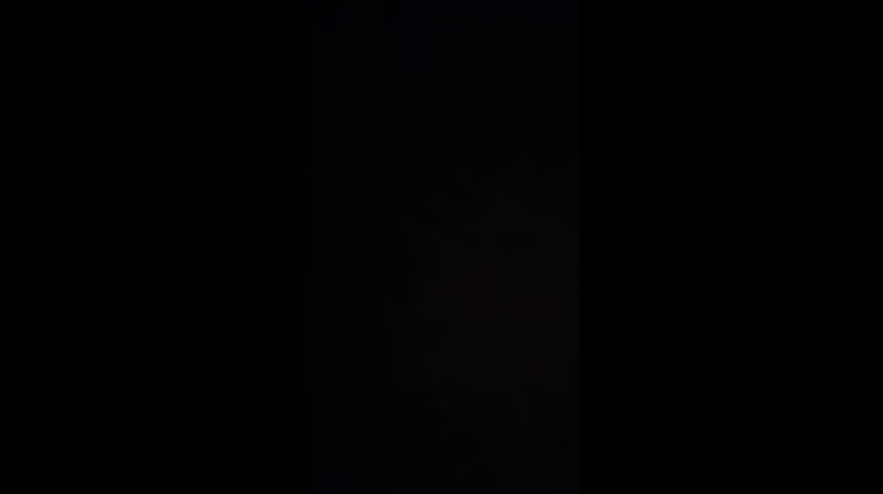  【表妹还不起债来肉偿，兄妹乱伦】偿还不起终于肉偿了，还是第一次做爱，小穴特别紧，操了半天才进去 的剧照9