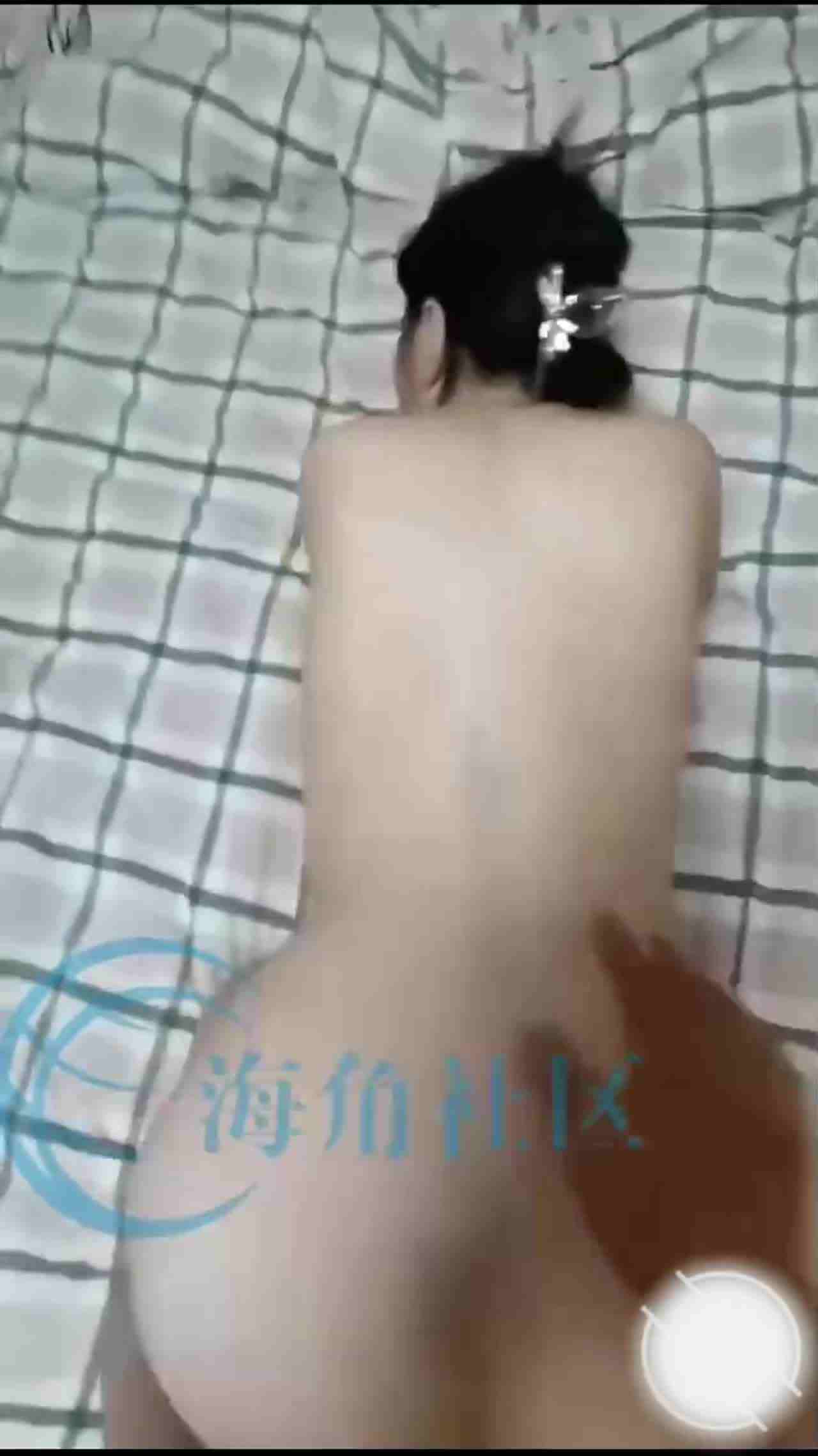  【乱伦日常】海角大神乱伦丈母娘，听这丈母娘声音不像演的，日常偷拍她洗澡趁着老婆出差和她疯狂做爱 的剧照10