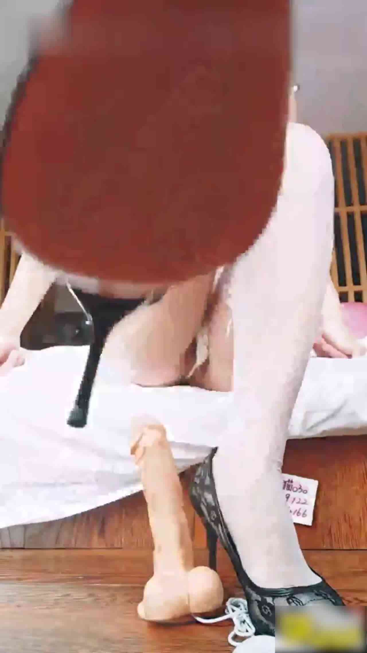  高跟白丝网红福利姬【橘猫】 的剧照10