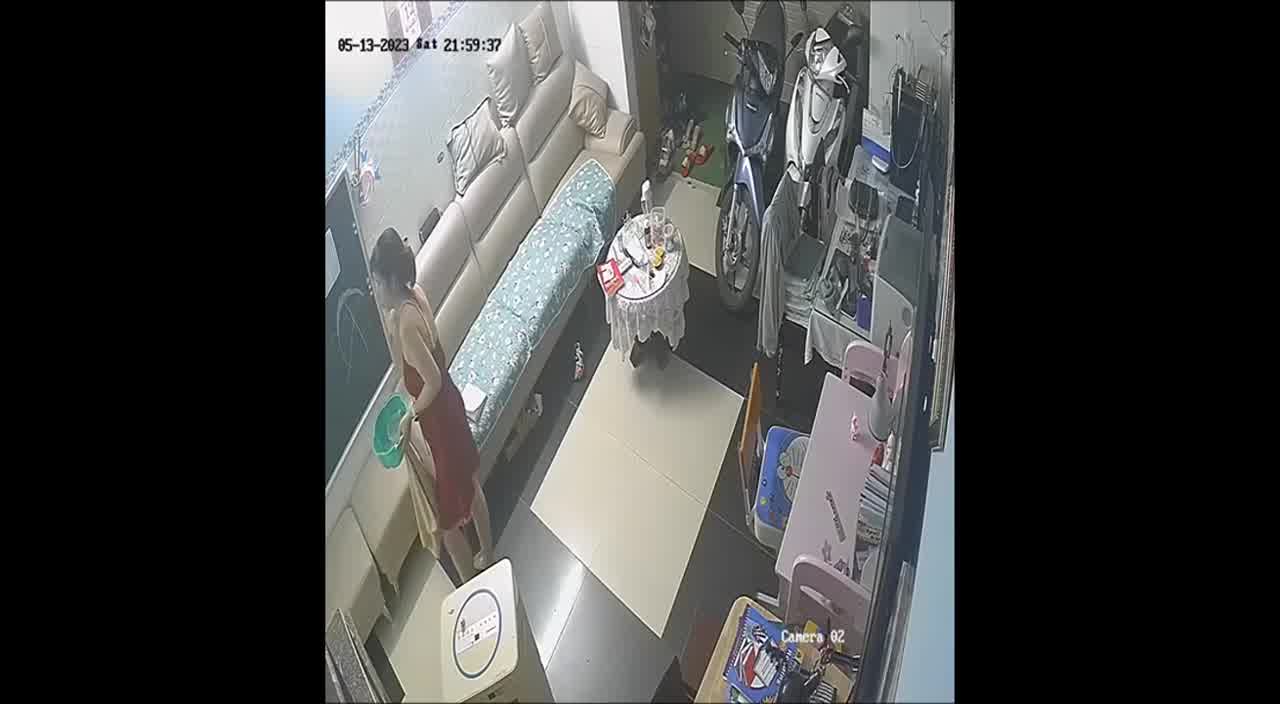  监控破解-在小女儿面前做爱，性欲那么大幺，真是不称职的父母 的剧照9