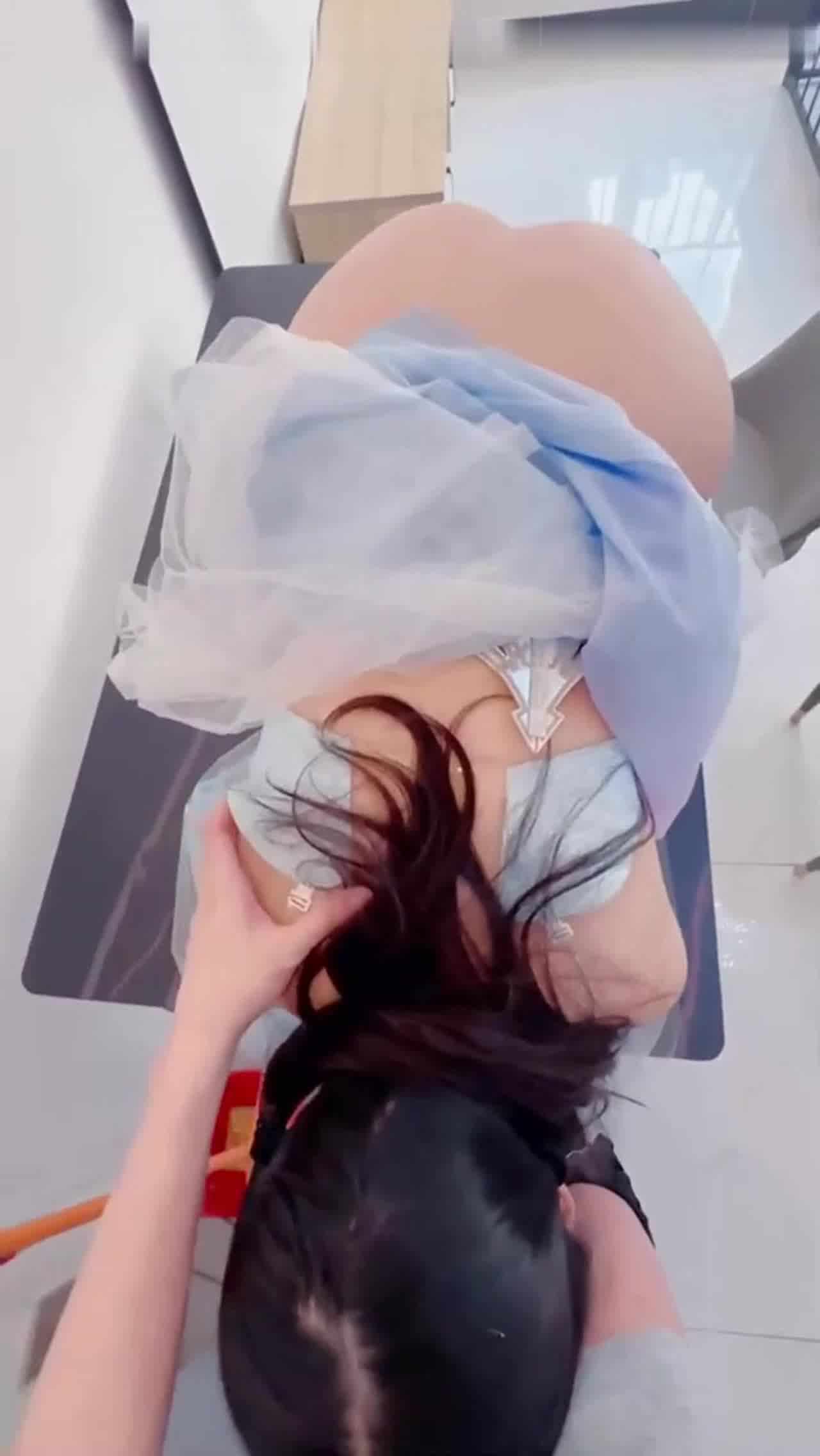  【人前清纯甜妹，人后淫荡母狗】洛丽塔学生妹，被金主玩弄，白嫩粉穴插入大量的白浆，心甘情愿被内射！ 的剧照6