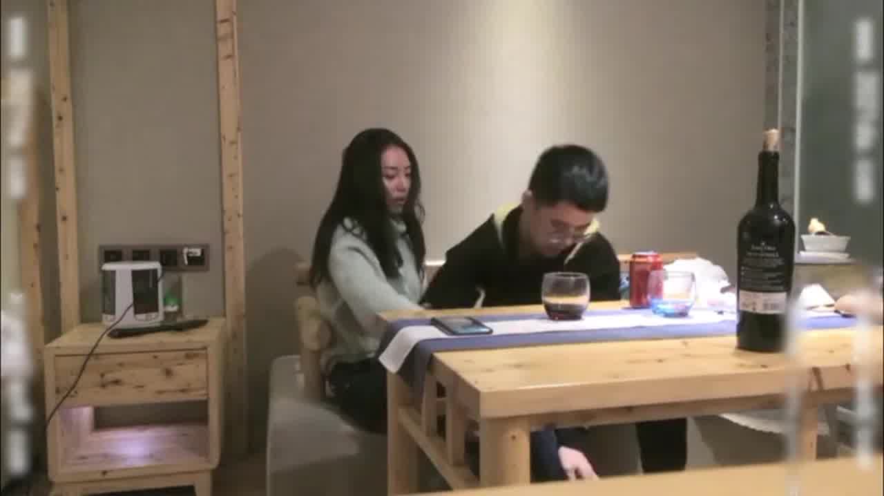  超扎心！白嫖探花博主诱骗迷奸极品纯情卖酒妹 的剧照5