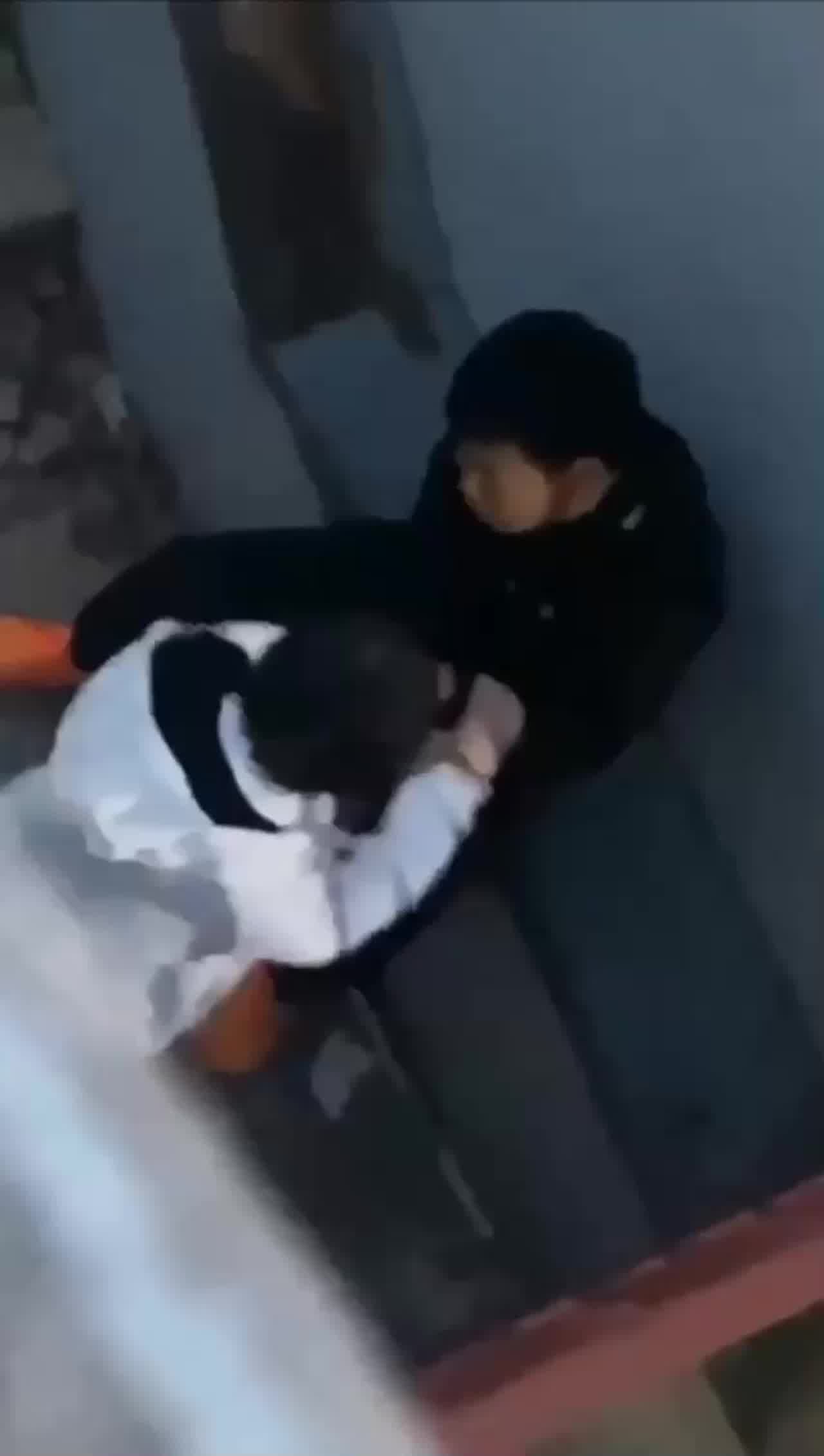  学生妹推着推着就进去了真刺激 的剧照7