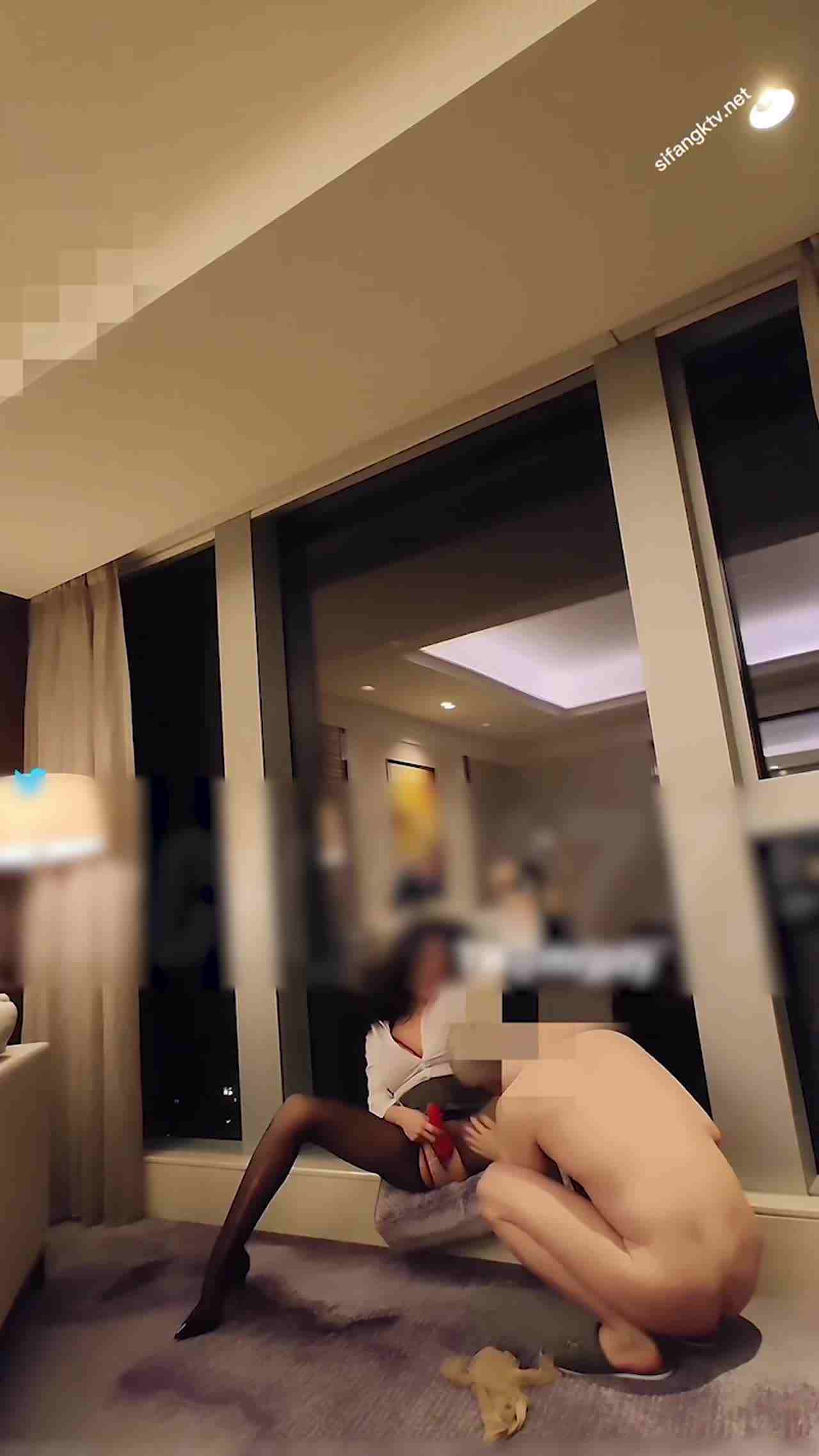  骚屄小姐姐打码诱惑 的剧照10