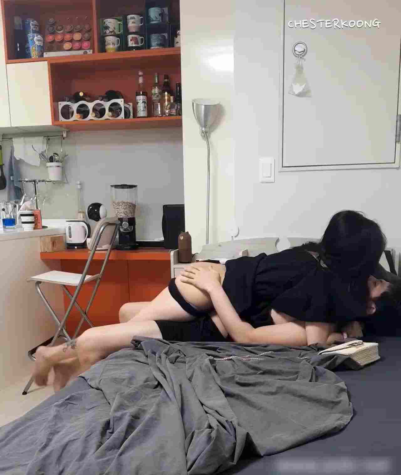  金先生探花 约操上流名媛小少妇 的剧照3