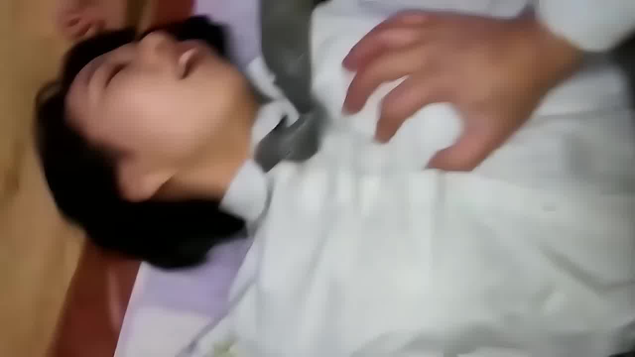  厂妹女友，越发母狗，网红脸蛋床上叉骚叉浪深喉吞精 的剧照10