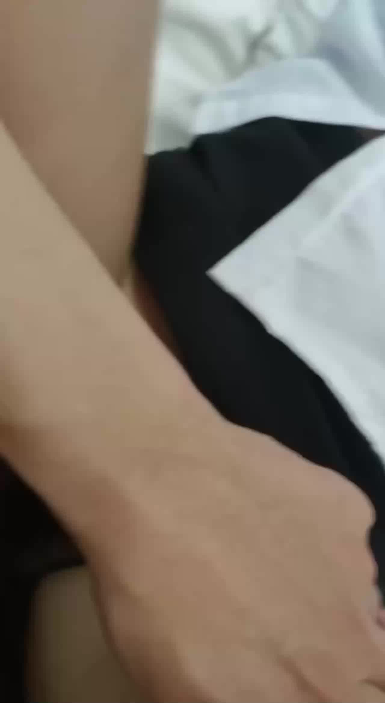  调教眼镜娘高中生，吃着假屌SM 的剧照6