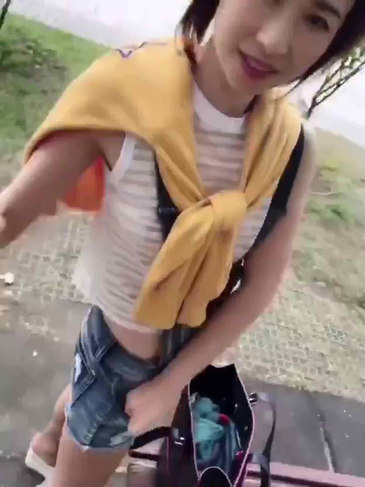  已婚骚妇的厕所诱惑 的剧照8