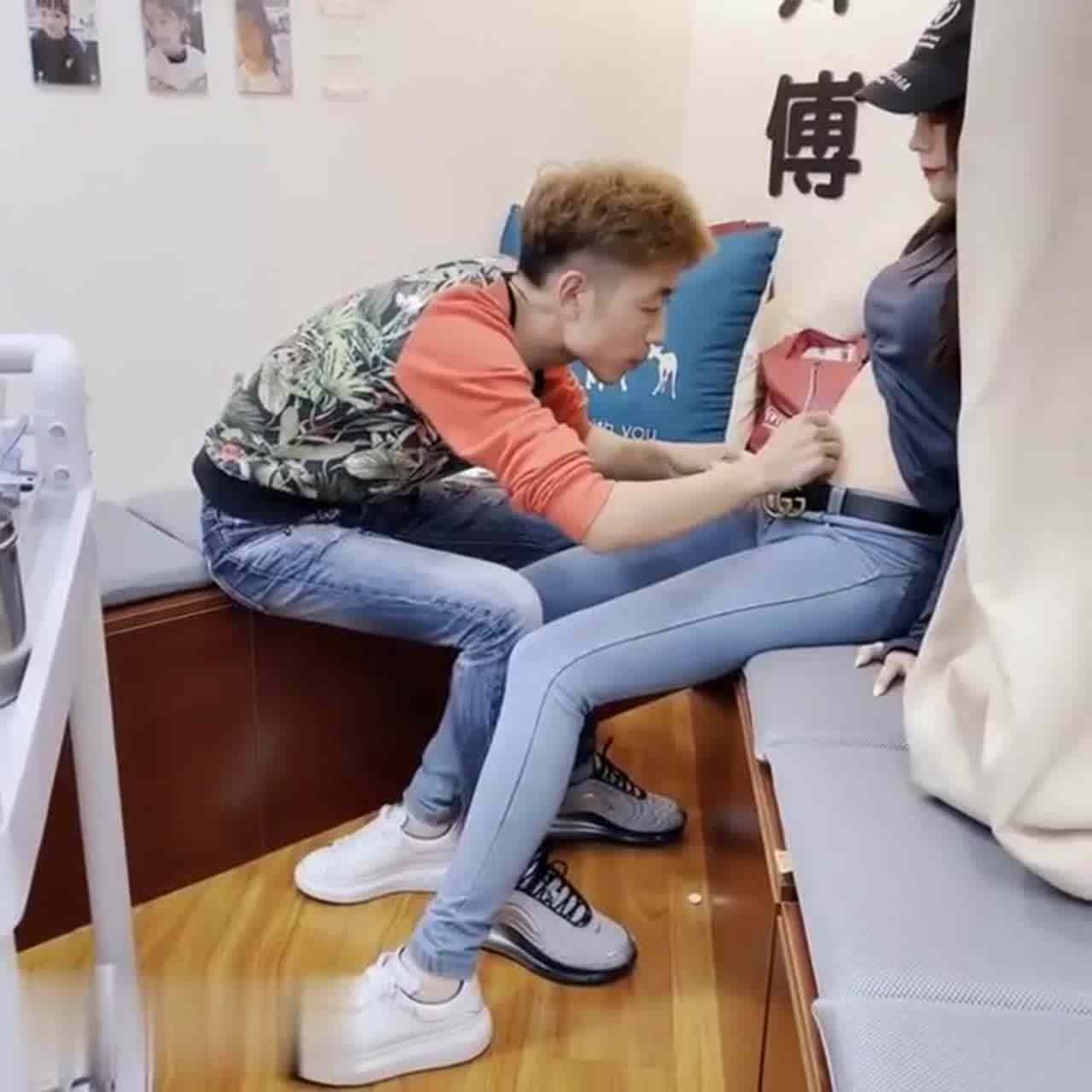  微博网红模特长腿翘臀女神 芝芝 大尺度诱人写真 的剧照5