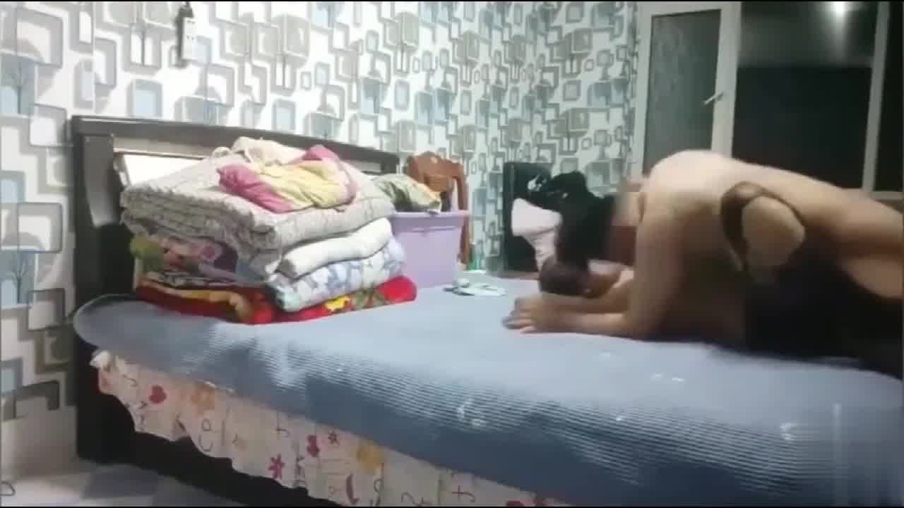  【小姨子快被操死】酒后灌醉真实乱伦，喝了1个多小时(喝酒删减了)，小叔真是全程暴力往死操啊，还内射了 的剧照9