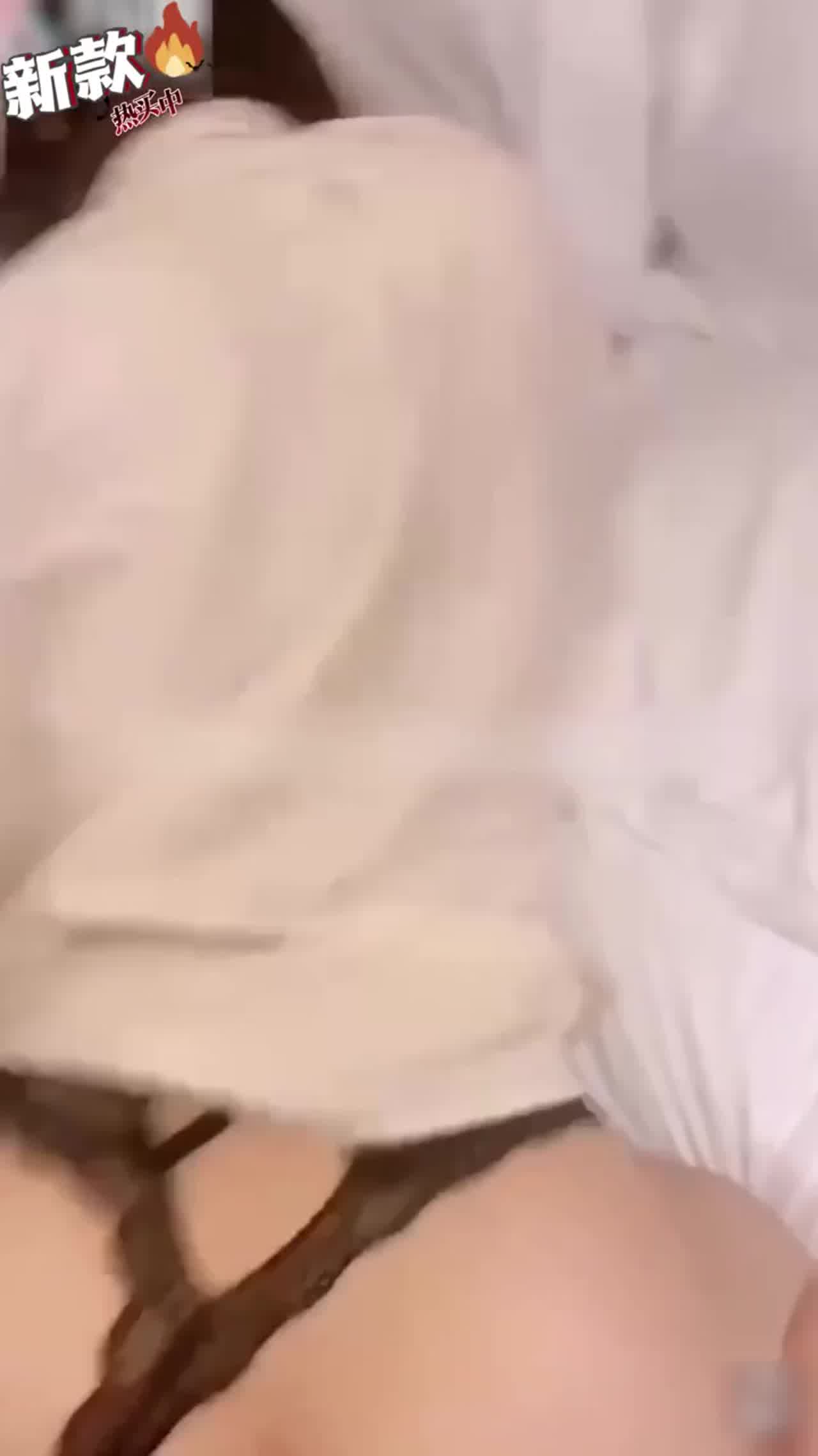  【叔嫂乱伦】嫂子太骚了 天天穿着黑丝在我身边晃悠 的剧照1