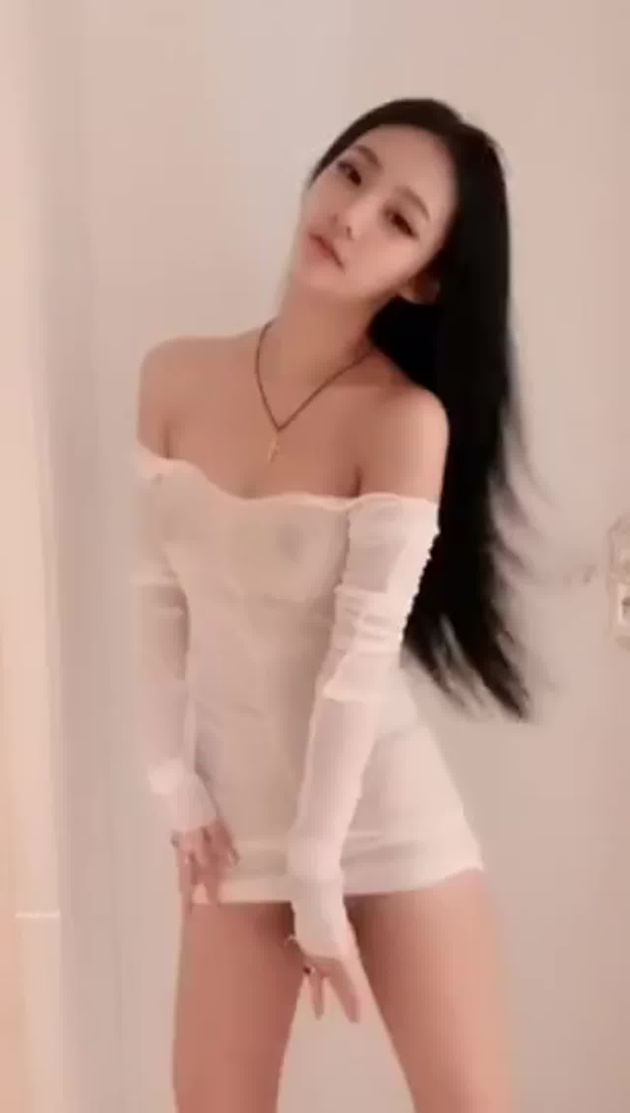  快手百万网红《小妹》抖音pmv裸舞 的剧照1