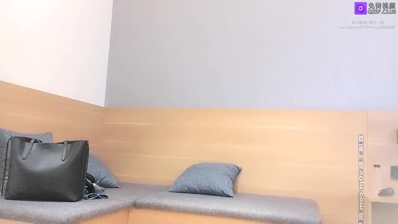  91大神【午夜寻花】重金明星脸外围极品模特，化身舔穴狂魔疯狂进攻鲍鱼，近距离特色插入视角劲爆刺激 的剧照4